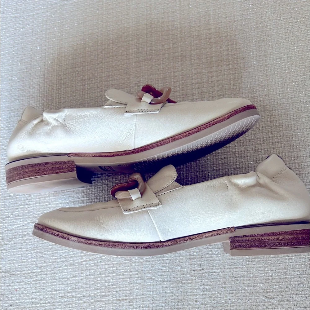 Softwaves Gali Loafer Creme Cream with Link Accents size 7 7.5